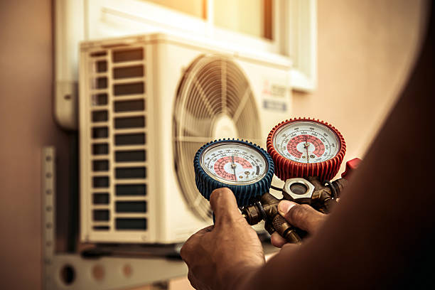 Professional Hvac technician working in Mc Alpin, FL